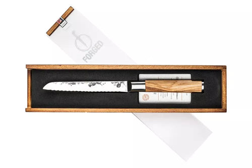 Couteau universel dentelé forgé 'Olive'